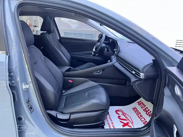 Hyundai Elantra — Фото автомобиля 12