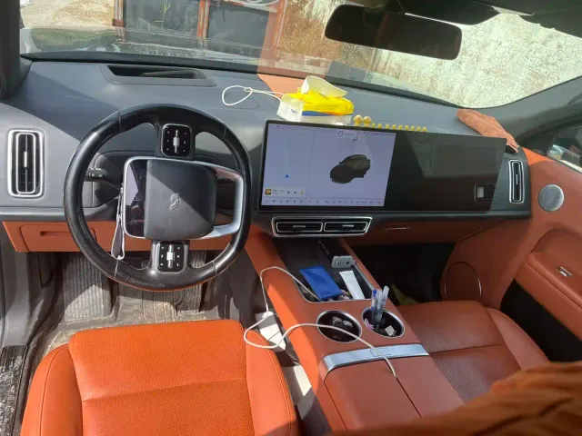 Li Auto L8 — Фото автомобиля 5