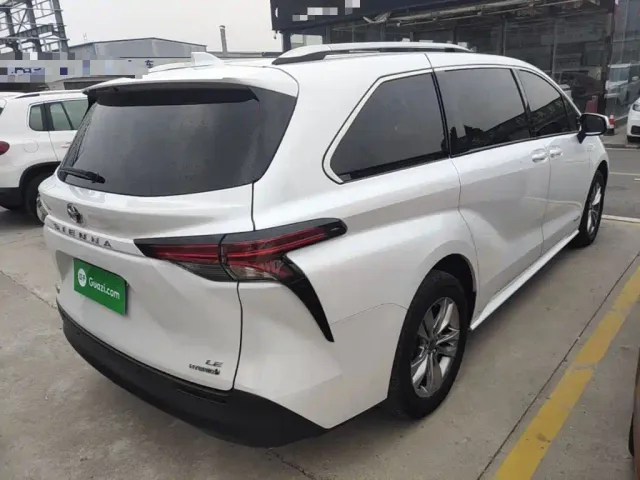 Toyota Sienna — Фото автомобиля 6