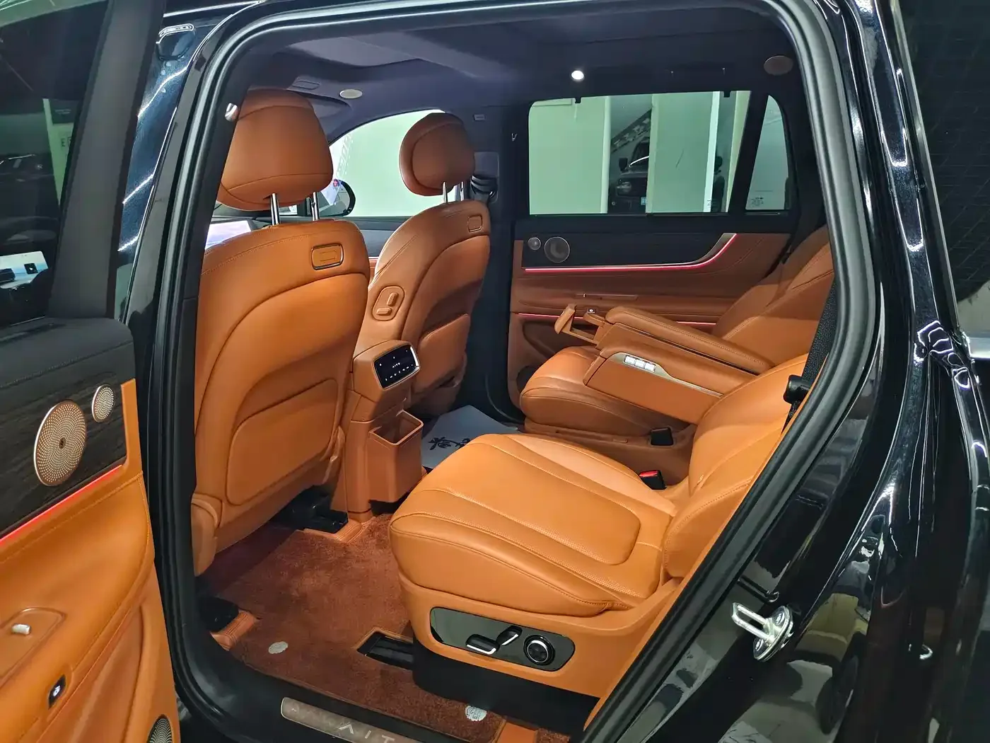 AITO Wenjie AITO M9 2024 Range Extender Max Edition 42kWh 6-seater — Фото автомобиля 11