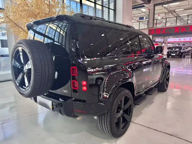 Land Rover Defender — Фото автомобиля 6