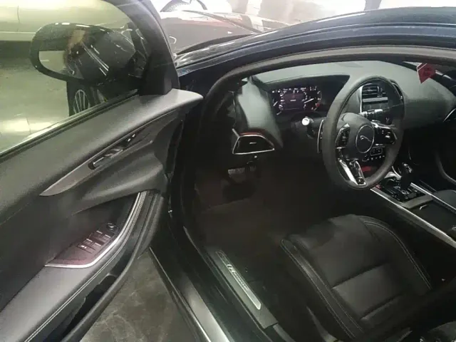 Jaguar XEL — Фото автомобиля 15