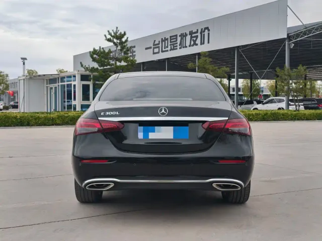 Mercedes-Benz E-Class — Фото автомобиля 19