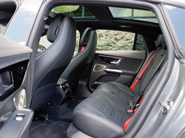 Mercedes-Benz EQE AMG — Фото автомобиля 11