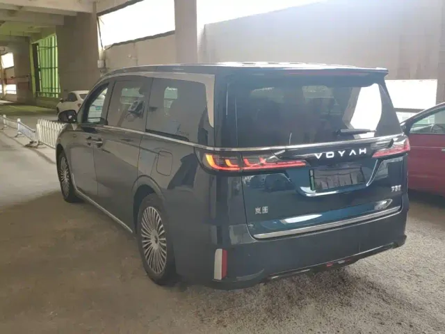 Voyah Auto Voyah Dreamer 2025 PHEV AWD Excellent Kunpeng Edition — Фото автомобиля 4