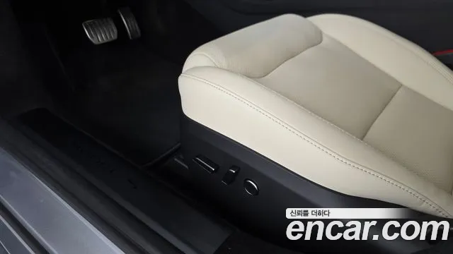 Tesla Model S — Фото автомобиля 27