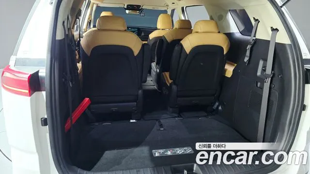 Kia Carnival Generation 4 — Фото автомобиля 23