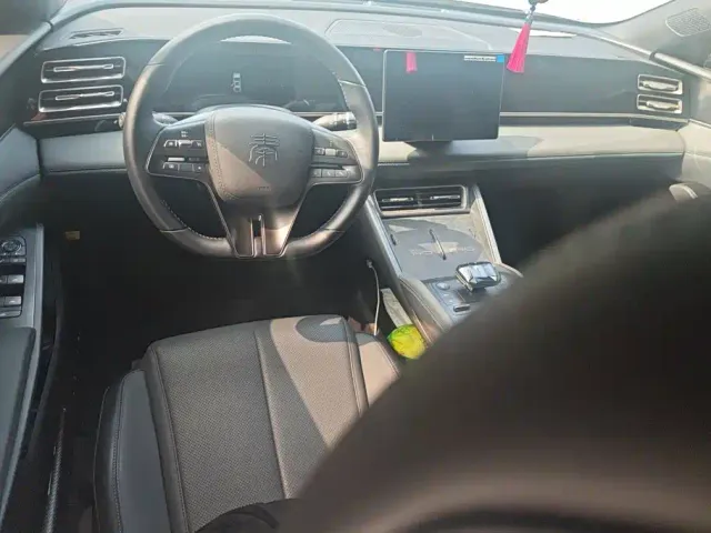 BYD Qin L — Фото автомобиля 12