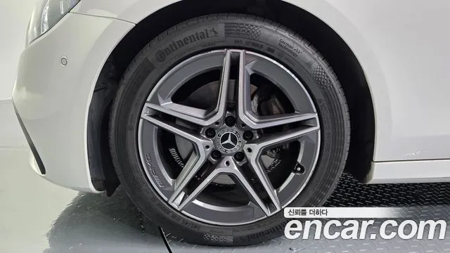 Mercedes-Benz E-Class — Фото автомобиля 5