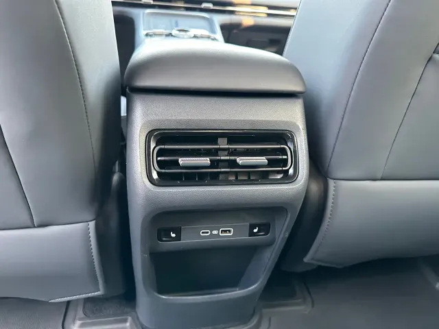 Geely Galaxy Starship 7 EM-i — Фото автомобиля 15