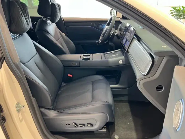 Voyah Auto Voyah Zhiyin 2025 Base — Фото автомобиля 11