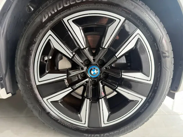 BMW iX3 — Фото автомобиля 8