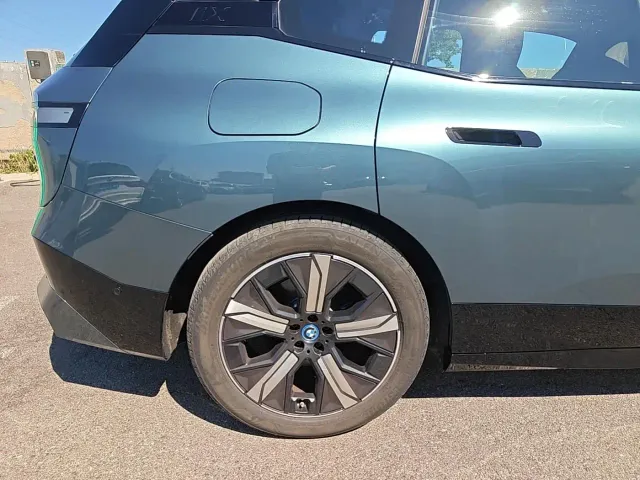 BMW iX — Фото автомобиля 7