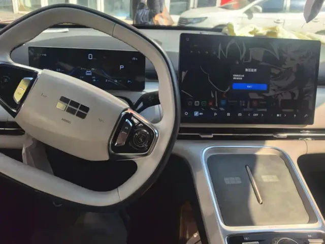 Geely Galaxy Starship 7 EM-i — Фото автомобиля 12