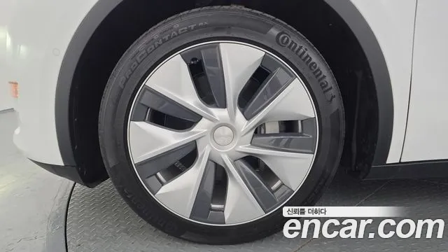 Tesla Model Y — Фото автомобиля 5