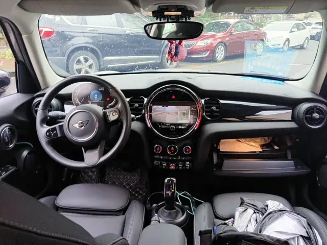 MINI Hatch — Фото автомобиля 12