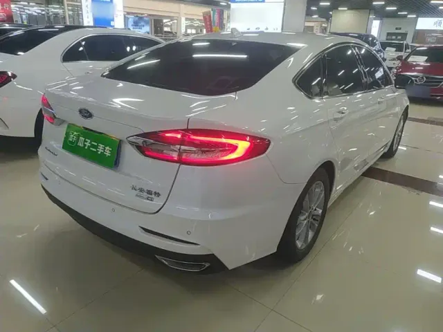 Ford Mondeo — Фото автомобиля 6