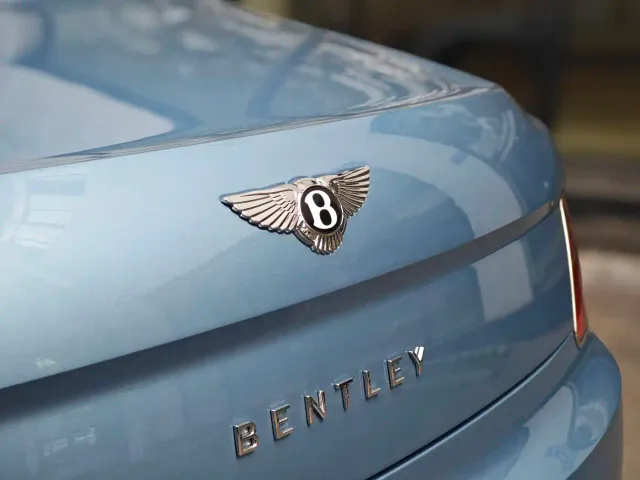 Bentley Flying Spur — Фото автомобиля 6