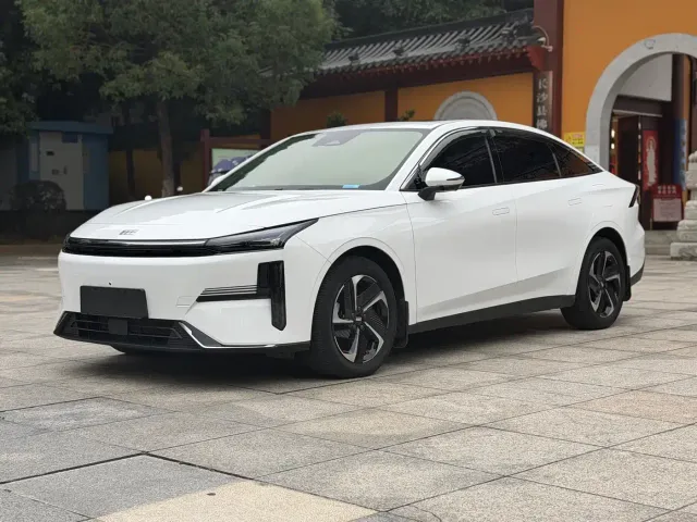 Фотография автомобиля — Geely Galaxy L6
