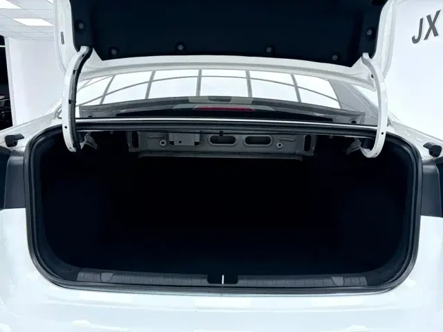 Geely Emgrand — Фото автомобиля 10