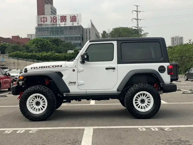 Jeep Wrangler — Фото автомобиля 10