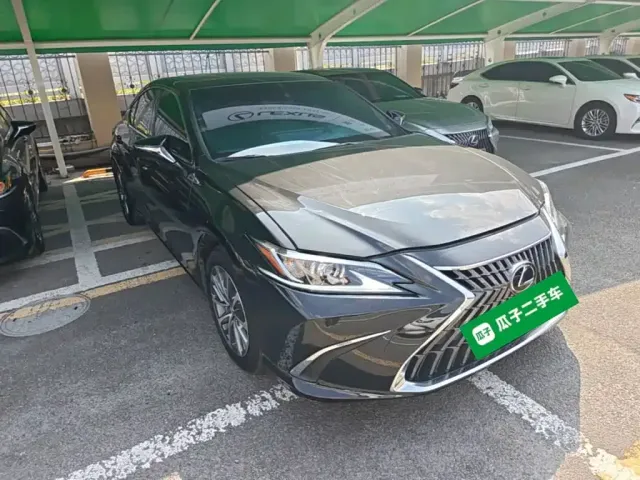 Lexus ES — Фото автомобиля 3