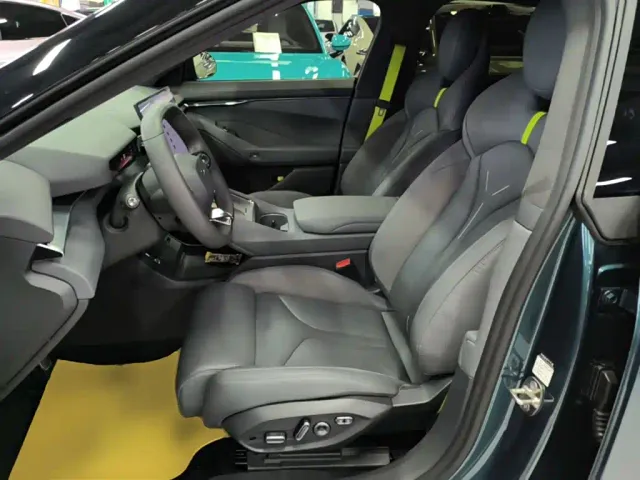 Xpeng P7 — Фото автомобиля 14