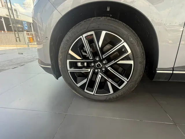 Volvo XC70 Plug-in Hybrid — Фото автомобиля 7