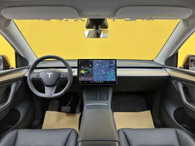 Tesla Model Y — Фото автомобиля 12