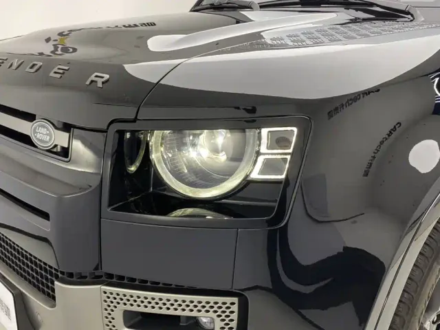 Land Rover Defender — Фото автомобиля 9