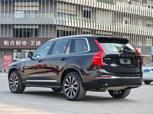Volvo XC90 — Фото автомобиля 14