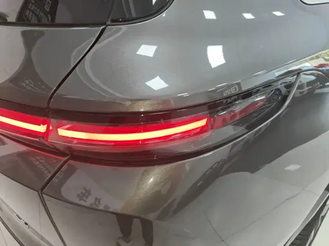 Li Auto L9 — Фото автомобиля 7