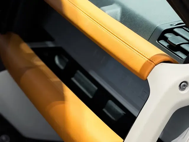 Land Rover Defender — Фото автомобиля 15