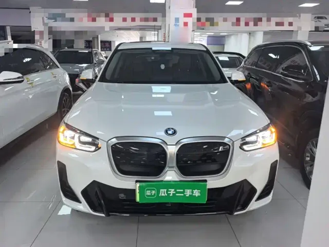 BMW iX3 — Фото автомобиля 2