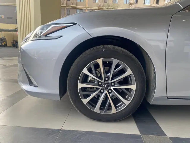 Lexus ES — Фото автомобиля 10