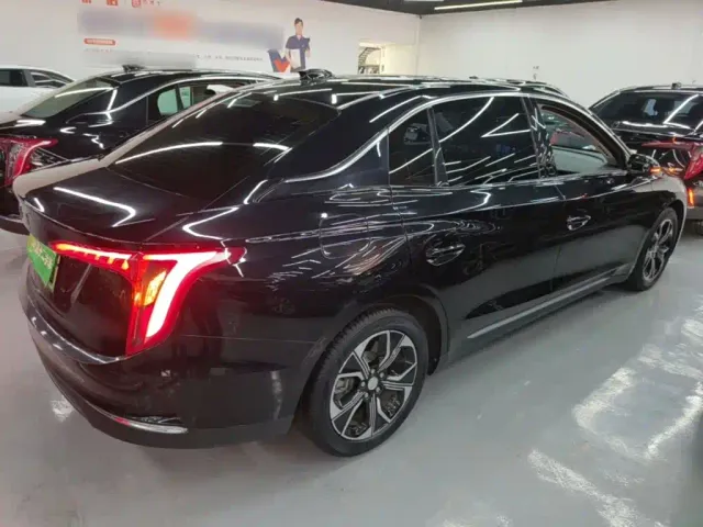 Hongqi E-QM5 — Фото автомобиля 6