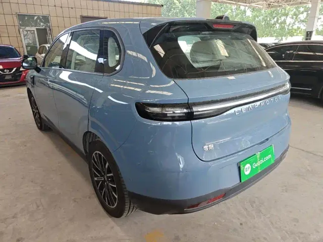 Leapmotor B10 — Фото автомобиля 4