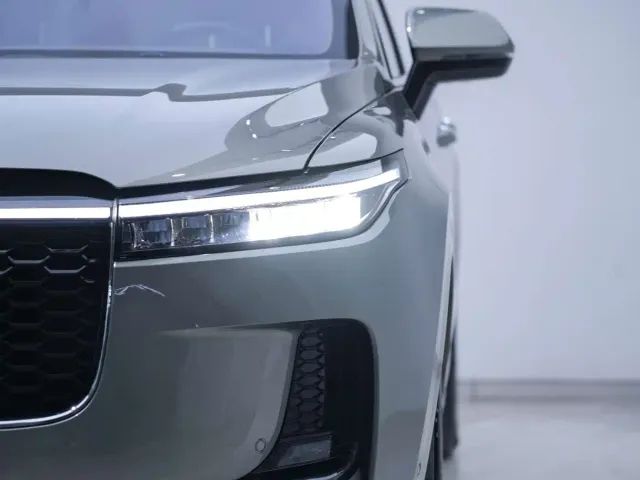 Li Auto ONE — Фото автомобиля 8
