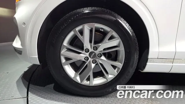 Genesis GV70 2.5T Бензин 2WD — Фото автомобиля 5