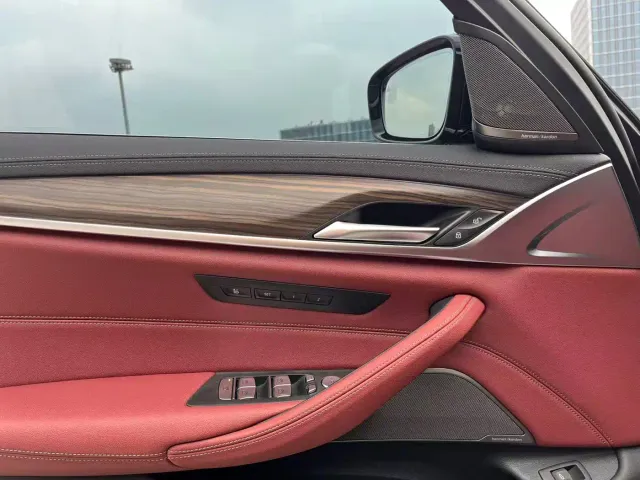 BMW 5 Series — Фото автомобиля 7