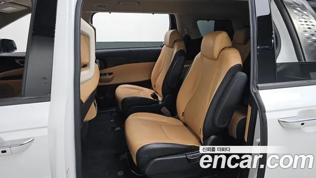 Kia Carnival Generation 4 — Фото автомобиля 16