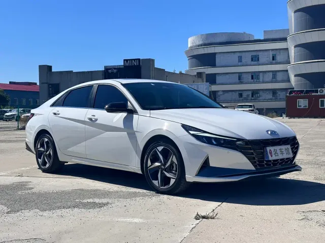 Hyundai Elantra — Фото автомобиля 3