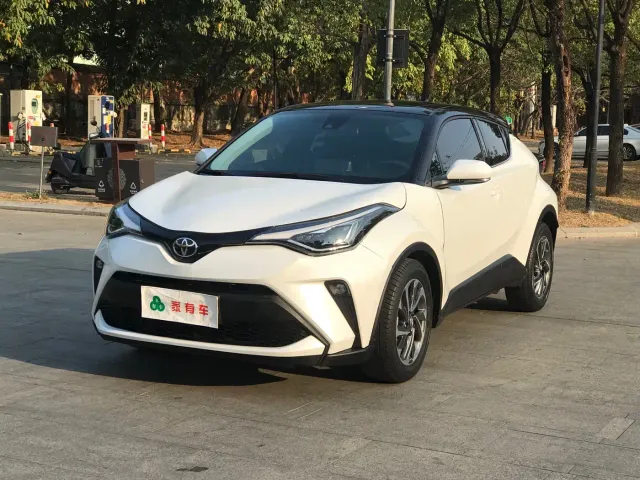 Фотография автомобиля — Toyota C-HR