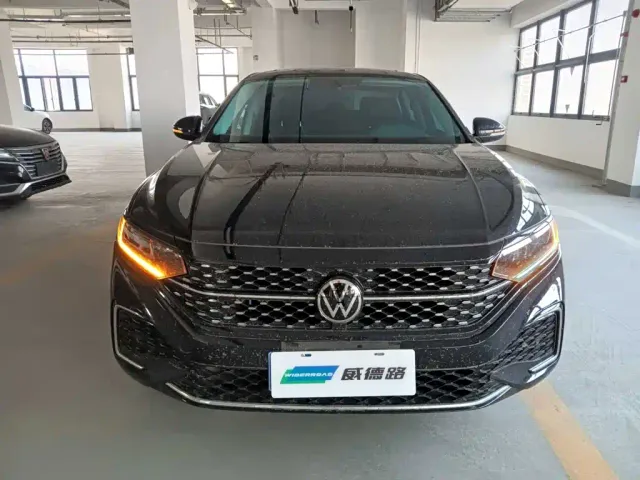 Volkswagen Passat — Фото автомобиля 2