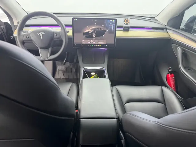 Tesla Model Y — Фото автомобиля 13