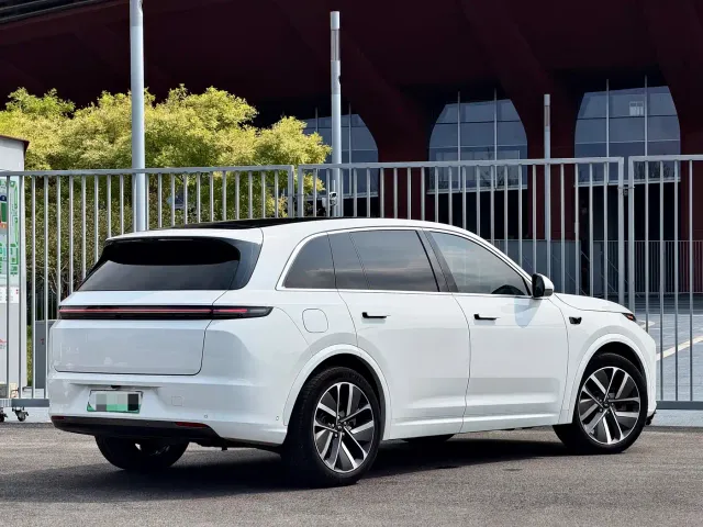Li Auto L7 — Фото автомобиля 4