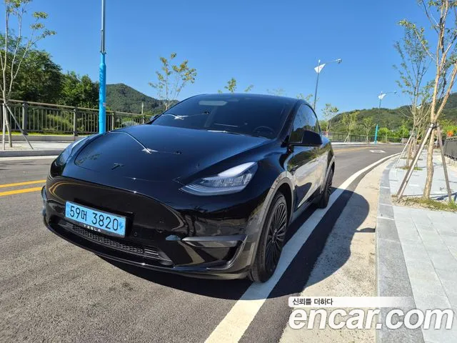 Фотография автомобиля — Tesla Model Y