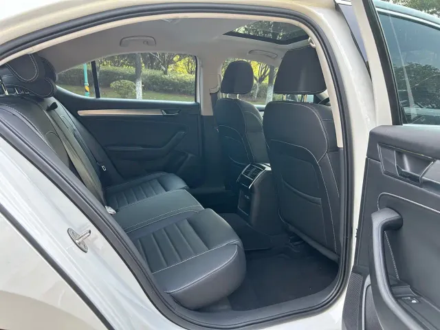 Skoda Superb — Фото автомобиля 21