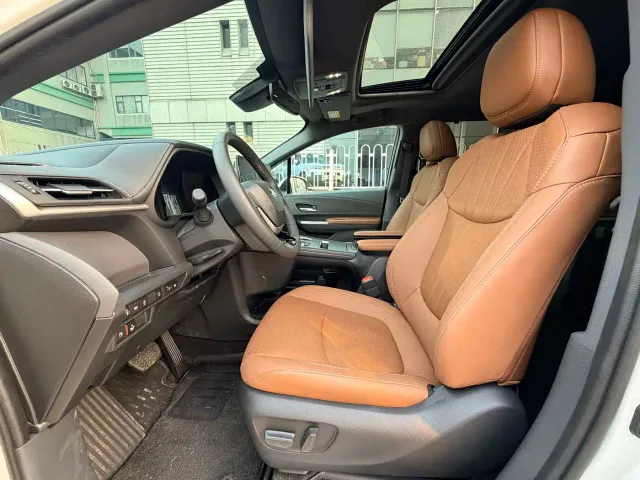 Toyota Sienna — Фото автомобиля 4