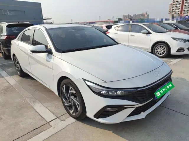 Hyundai Elantra — Фото автомобиля 3